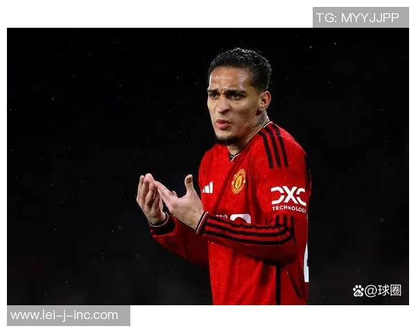 红色足球鞋下的传奇之路足球明星如何在绿茵场上闪耀光芒