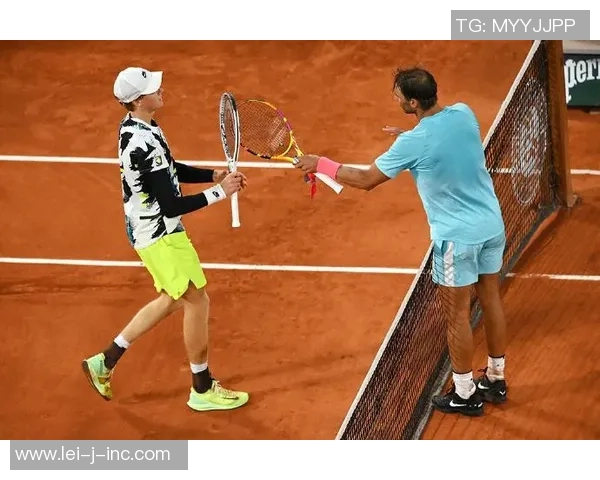 赛后复盘：杭州网球队与广州网球队的团队协作与战术分析