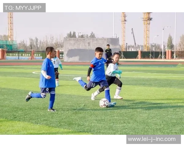 足球明星在赛场上泪洒绿茵背后的心路历程与情感故事